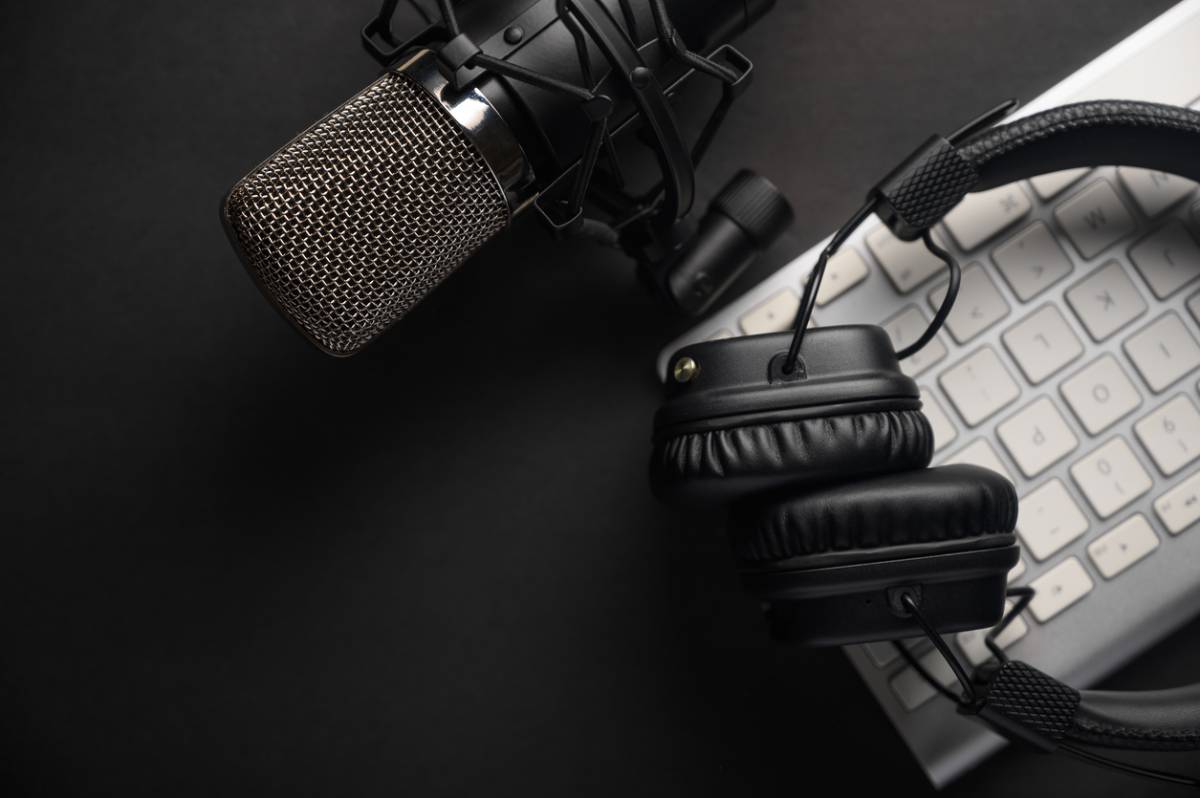 featured image for guide to starting your own podcast
