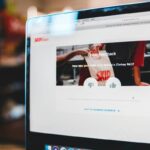 Close up of delivery customer leaving reviews..